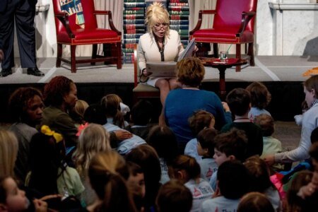 Dolly Parton’s Imagination Library will soon be sending books to Tustin kids – Orange County Register