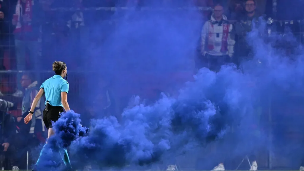 Champions League: After a strange pyrotechnic goal: Bayern women miss out on victory