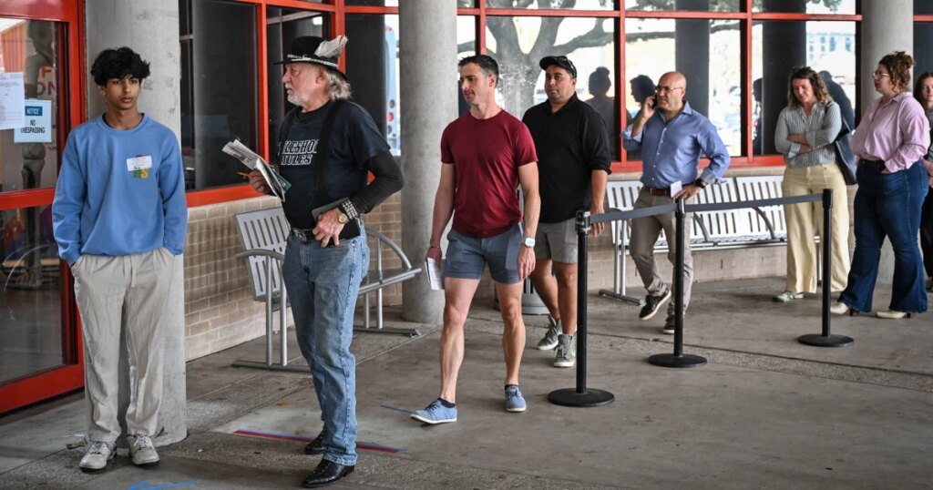 Error leads to backlog of tens of thousands of voter registration applications in Texas Error leads to backlog of tens of thousands of voter registration applications in Texas