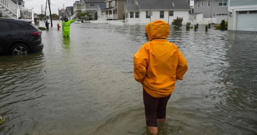 Nor’easter storm dumps heavy rain along the East Coast Nor’easter storm dumps heavy rain along the East Coast