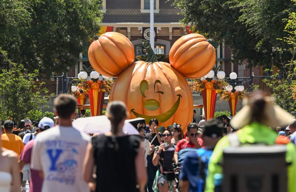 Disneyland closes 6 attractions during busy Halloween season Disneyland closes 6 attractions during busy Halloween season