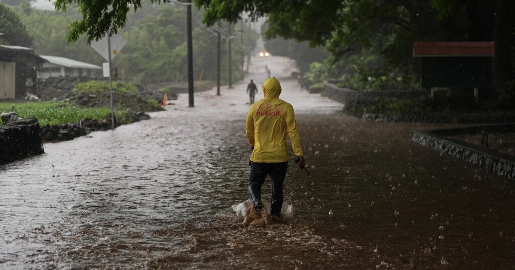 ‘Storm fatigue’: Hawaiians reeling from back-to-back hurricanes as Nolo’s threats diminish ‘Storm fatigue’: Hawaiians reeling from back-to-back hurricanes as Nolo’s threats diminish